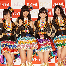 左から山本彩(NMB48)・指原莉乃(HKT48)・渡辺麻友(AKB48)・松井珠理奈(SKE48)