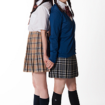 片山陽加(左)、西条美咲(右)