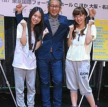 左から田野優花・宮本亜門・梅田彩佳
