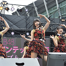 AKB48 大阪キャンペーン2015 フリーライブ＆イベントより (C)AKS