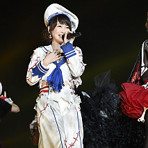 AKB48 真夏の単独コンサート in さいたまスーパーアリーナ～川栄さんのことが好きでした～より (C)AKS