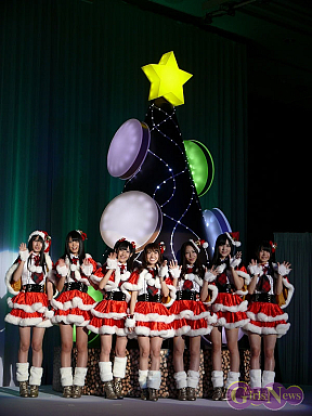 AKB48巨大マカロンケーキに点灯