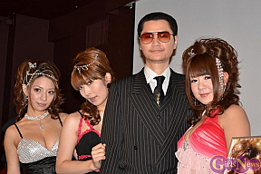 左から織田真子、暮野ソフィア、鼠先輩、美杉あすか