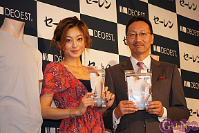 西山茉希(左)・広島大学病院 大毛宏喜教授(右)