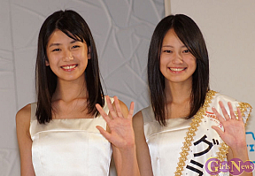 第13回全日本国民的美少女コンテストのグランプリに輝いた小澤奈々花(左)と吉本実憂(右)