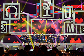 第11回CCTV MTV音楽盛典に出席したAKB48 写真提供：(C) AKS