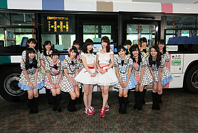 AKB48 選抜総選挙会場行き臨時バス 行先案内LED「AKB48 総選挙ver」お披露目より (C)AKS