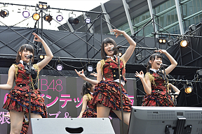 AKB48 大阪キャンペーン2015 フリーライブ＆イベントより (C)AKS