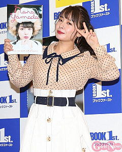 山田菜々 いちご大福ボディを見せるカレンダー 小さくてポチャっとしています Ameba News アメーバニュース