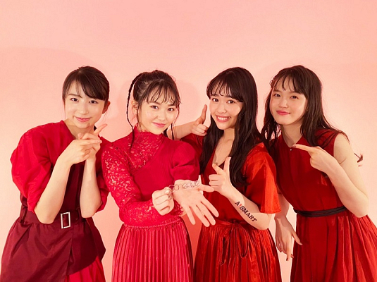 さくら学院4人組「@ onefive」がフリーペーパーの表紙に 4人の和