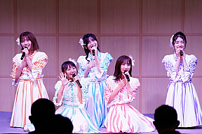 ハニハモ ALL フィーチャー夜ごはん公演より　(c)AKB48