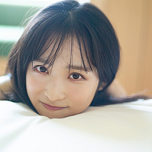 『AKB48 小栗有以1st 写真集 君と出逢った日から 』通常版表紙