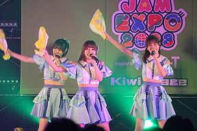 PiXMiX　　(左から）大谷美咲、和泉芳怜、武内愛莉