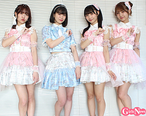 SUPER☆GiRLS　（左から）鎌田、竹内、柏、門林