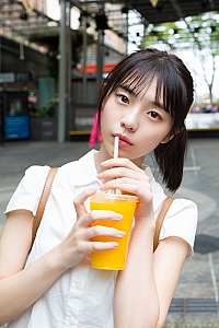 菊地姫奈 20歳記念写真集より