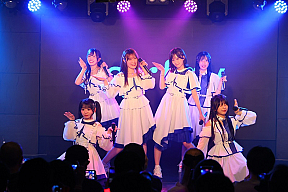 my fav定期公演より　（左から）園田一花、川又あん奈、田中美帆、古松華、黒瀬梨花、西村瑠香