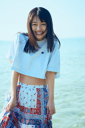 上坂樹里1st写真集より