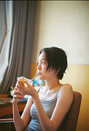 「尾碕真花セカンド写真集（仮）」（東京ニュース通信社刊） 撮影／枝優花