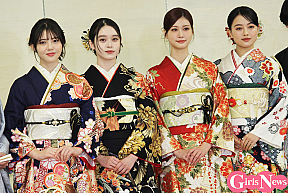 (左から)松尾そのま、髙石あかり、生見愛瑠、上坂樹里