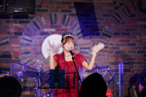 由良朱合ディナーショー『Yura Akari Casual Christmas Dinner Show 2025』より