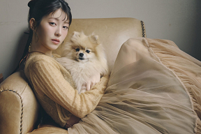 『浜辺美波カレンダー２０２６．０４－２０２７．０３』より