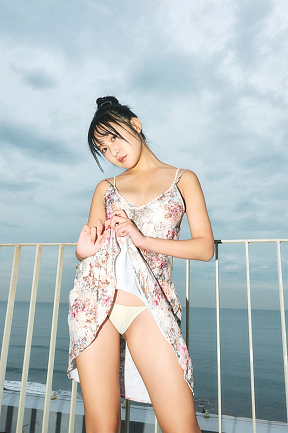 『SPA!デジタル写真集 本多もか「二人だけの秘密」』 より