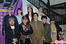 (後列左から) 粟根まこと、志田こはく、石田ニコル、浜田信也、(前列左から)福原充則、古田新太、宮野真守、神山智洋、いのうえひでのり