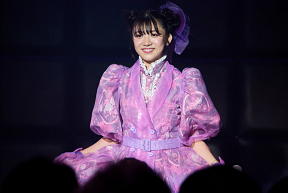 新井ひとみ