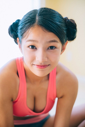 虹咲カリナ1stDVD「雨上がり！18歳！！」より