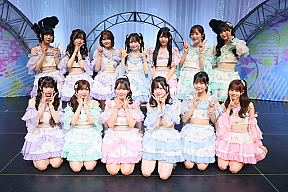 （2 列目:左より）中坂美祐、雲井紗菜、原優寧、大村杏、伊藤虹々美、鎌田菜月、桒原椿  　（1 列目:左より）鈴木恋奈、太田彩夏、篠原京香、坂本真凛、伊藤実希、西井美桜