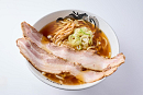 看板メニュー「大判チャーシュー醤油ラーメン」