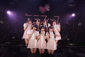 （1 列目左から）中坂美祐、倉島杏実、大村杏  （2 列目左から）杉本りいな、森本くるみ、篠原京香、山村さくら