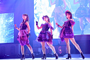 新曲『好きish』コンサートより (左から)山内瑞葵・倉野尾成美・小栗有以