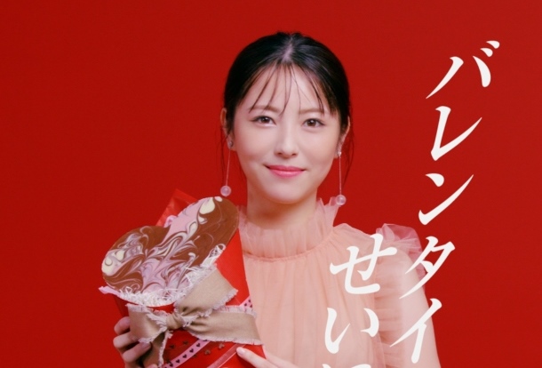 浜辺美波、ガーナチョコのweb CM動画でファッション雑誌ふう撮影に挑戦 速いリズムでの撮影に「かなり苦戦しました」 - GirlsNews
