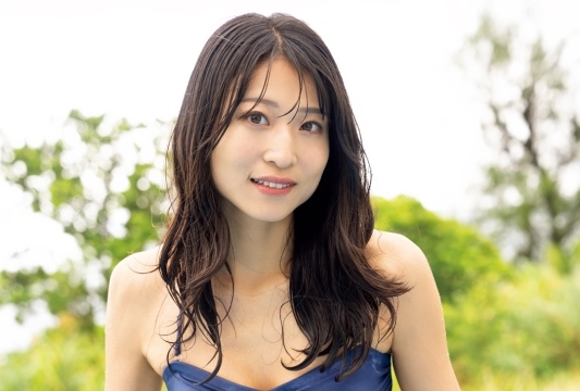 ミスflash2023 井上晴菜、オトナ爽やかな水着姿 Flashでソログラビア Girlsnews